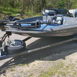 1990 Hydra Sports Bass Boat with V6 200HP Johnson 