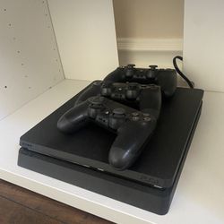 500GB PS4 slim 