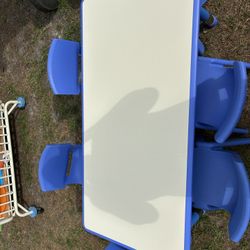 Kids Learning Table With 6 Chairs Like New