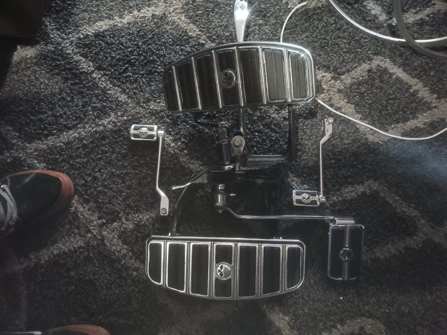 Harley Davidson Willie G. Skull Floorboard Forward Controls