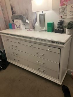 White 7-Drawer Dresser with Crystal Trim