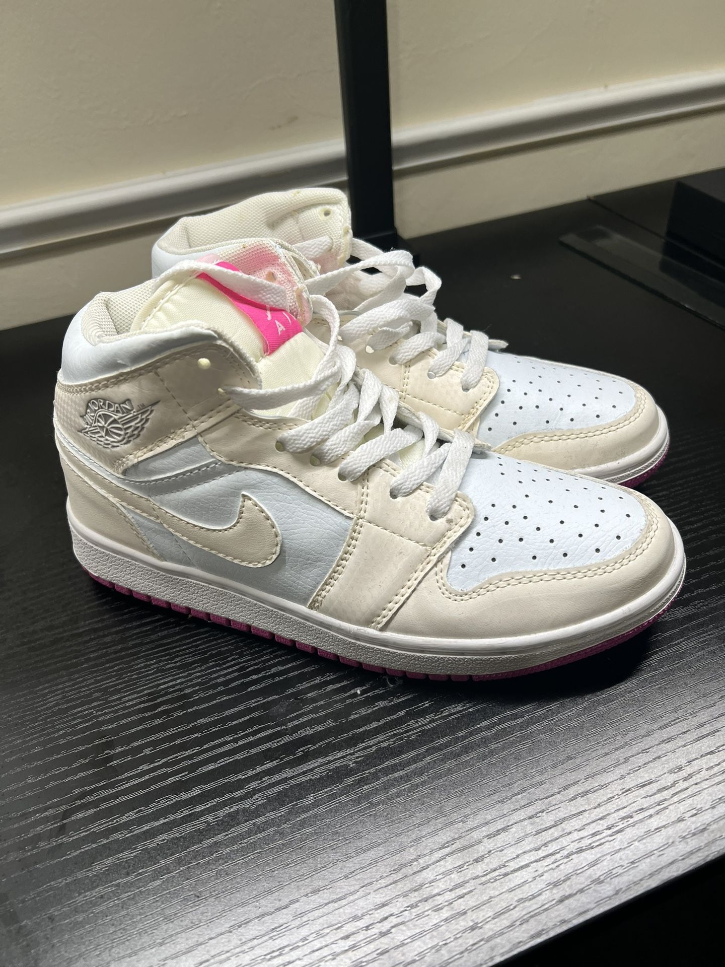 Jordan 1 WMNS