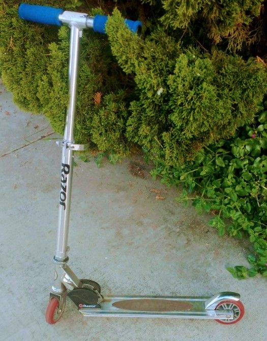 Kid's RAZOR SCOOTER