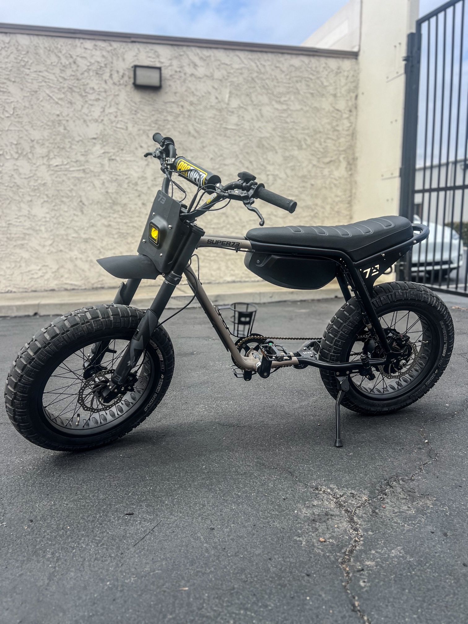 SUPER 73