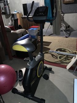 Gold s Gym 290C Cycle Trainer Stationary Bike for Sale in