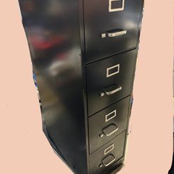 4 Drawer File Cabinet (free)