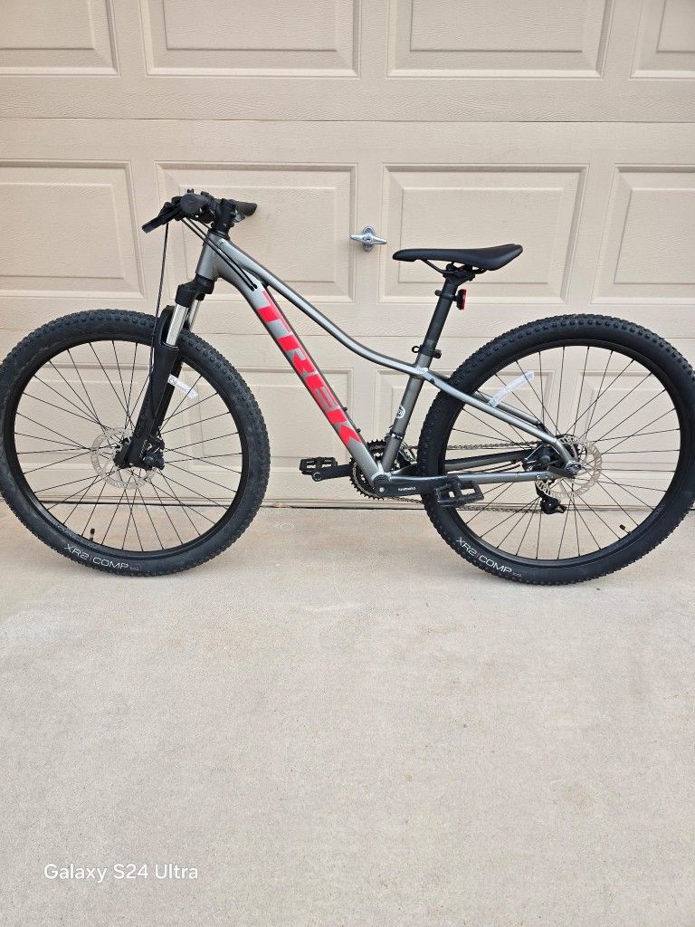 TREK MARLIN 4 MOUNTAIN BIKE (XSMALL FRAME)
