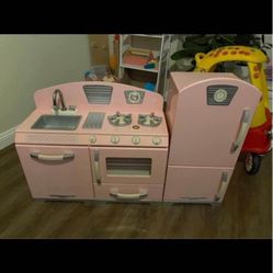 Cute pink retro kids kitchen $130