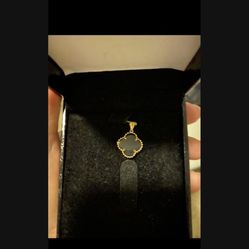 Van Cleef Neckless / Gold / ( No Chain) 