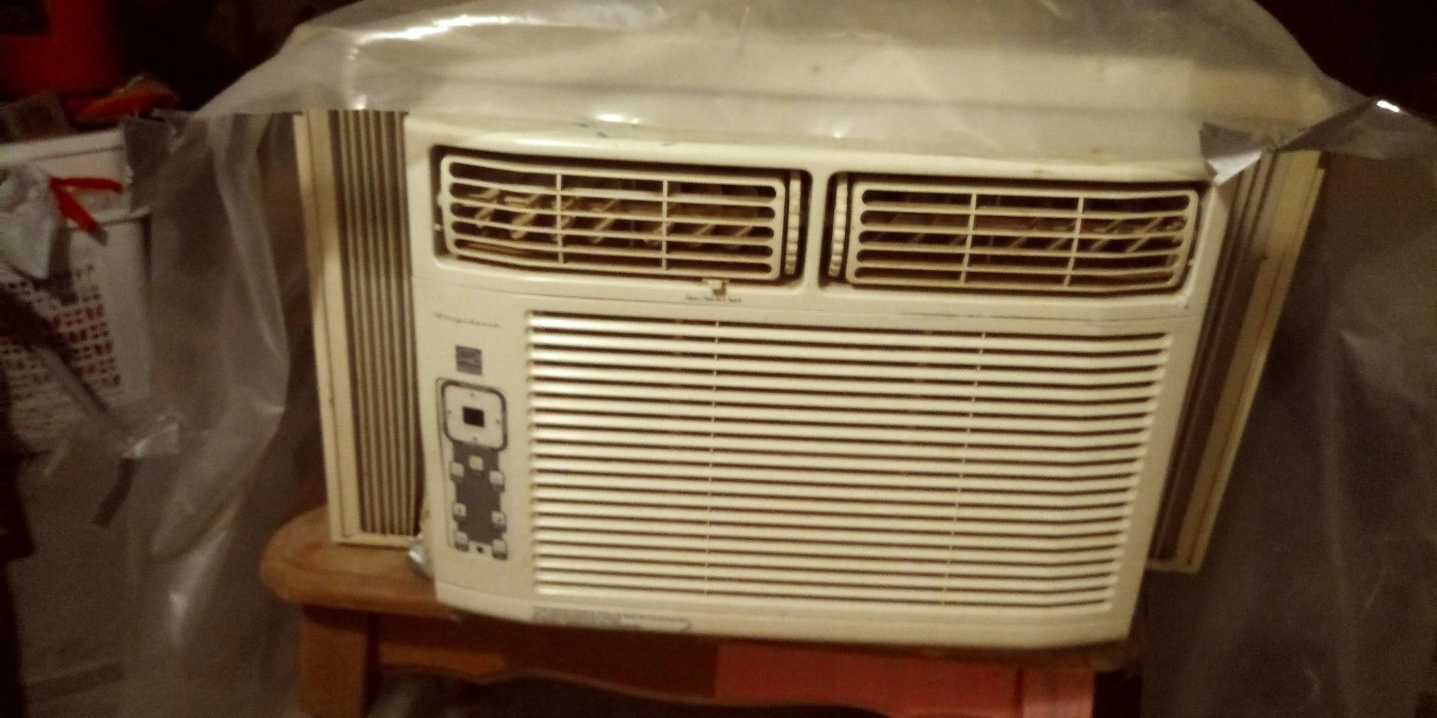 Fridginare window air conditioner