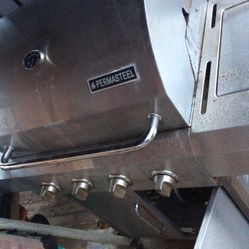 PERMASTEEL GRILY En Muy Buenas Condiciones . Para Información ,llamar (571)(269)(1959)