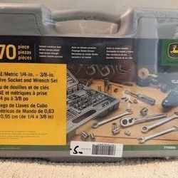 70 pc JOHN DEERE TOOL SET NIB