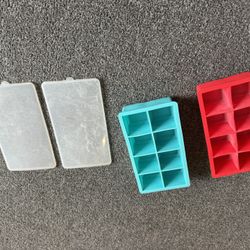 silicone ice cube tray with a lid