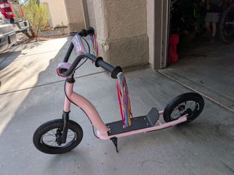 Kids Scooter with brake and kickstand. For kids 4-8 yrs old
