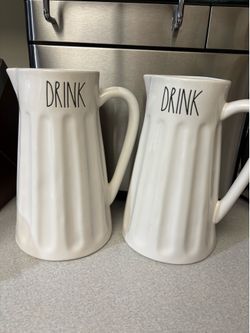 Set of 2 Pitchers