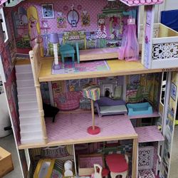 Used best sale kidkraft dollhouse