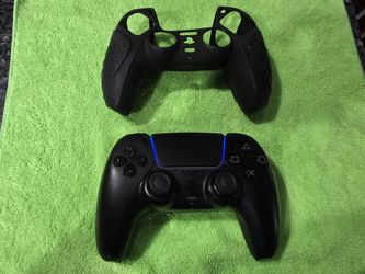 PS5 DualSense Controller – Works Great, Minor Right Stick Drift + Silicone Grip