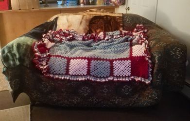 Beautiful couch/ pet- free home