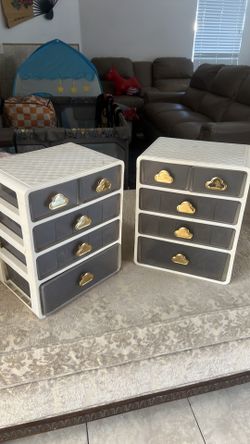 Tiny drawers