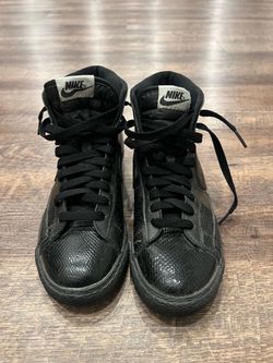 Black Nike Blazers 6.5