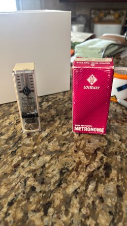 Like New Wittner Super-Mini Taktell Metronome