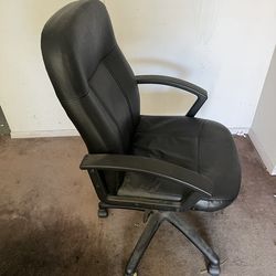 FREE Office Chair – Someone’s Back Is About to Get Very Happy
