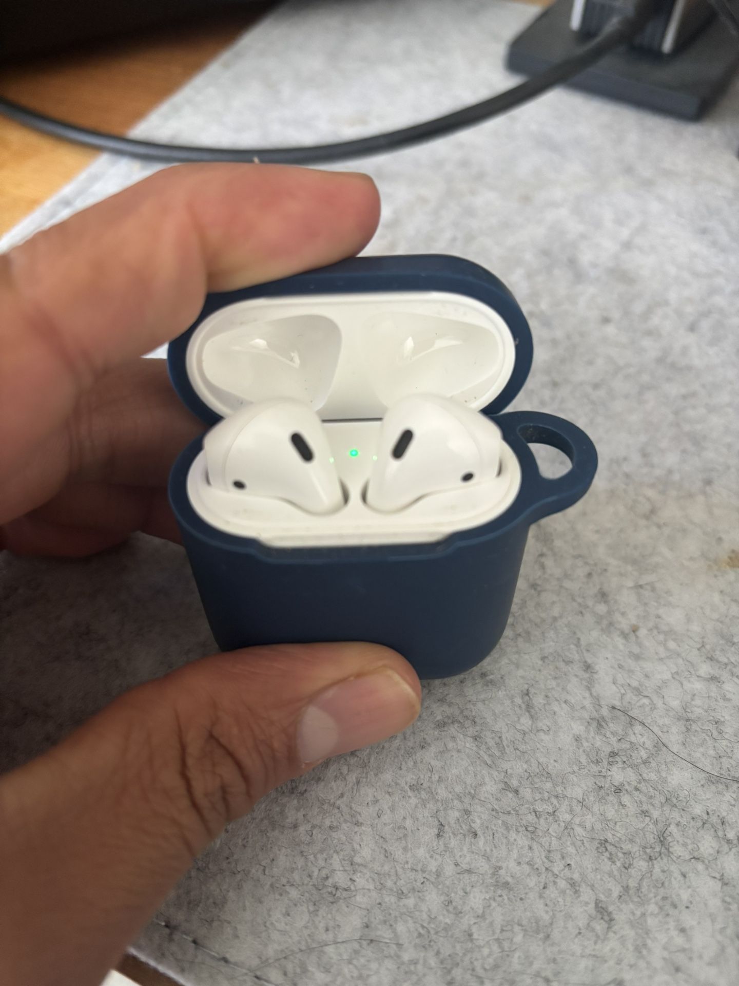 Apple AirPods Gen 2