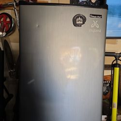 Magic Chef Mini Fridge