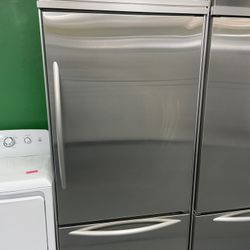 36”in wide 82 hight frige kitchen aid use like new perfect working 