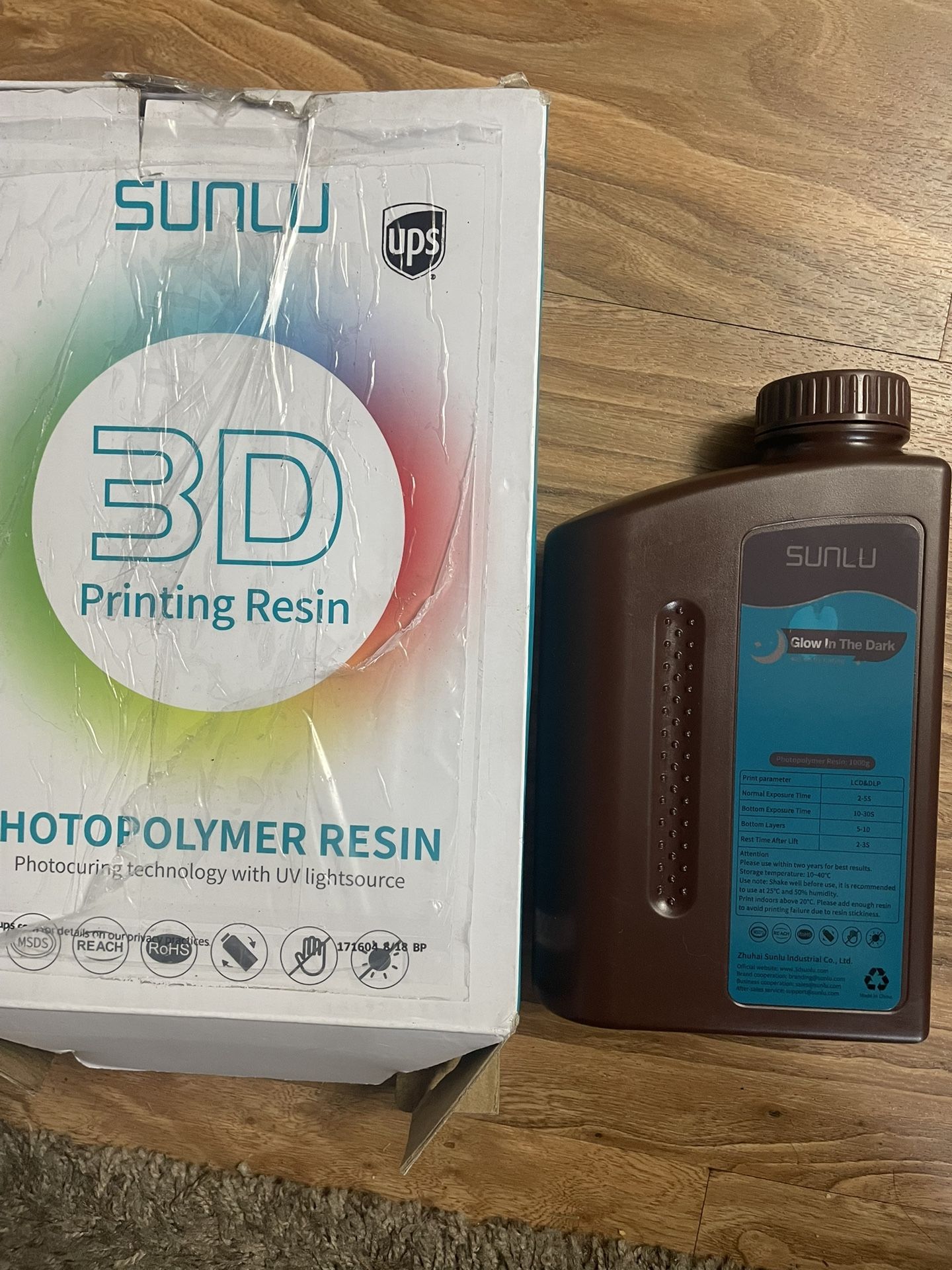 SUNLU Glow in The Dark 3D Printer Resin, Luminous 3D Printing Photopolymer Resin, 395 to 405nm UV Curing, Low Shrinkage High Precision