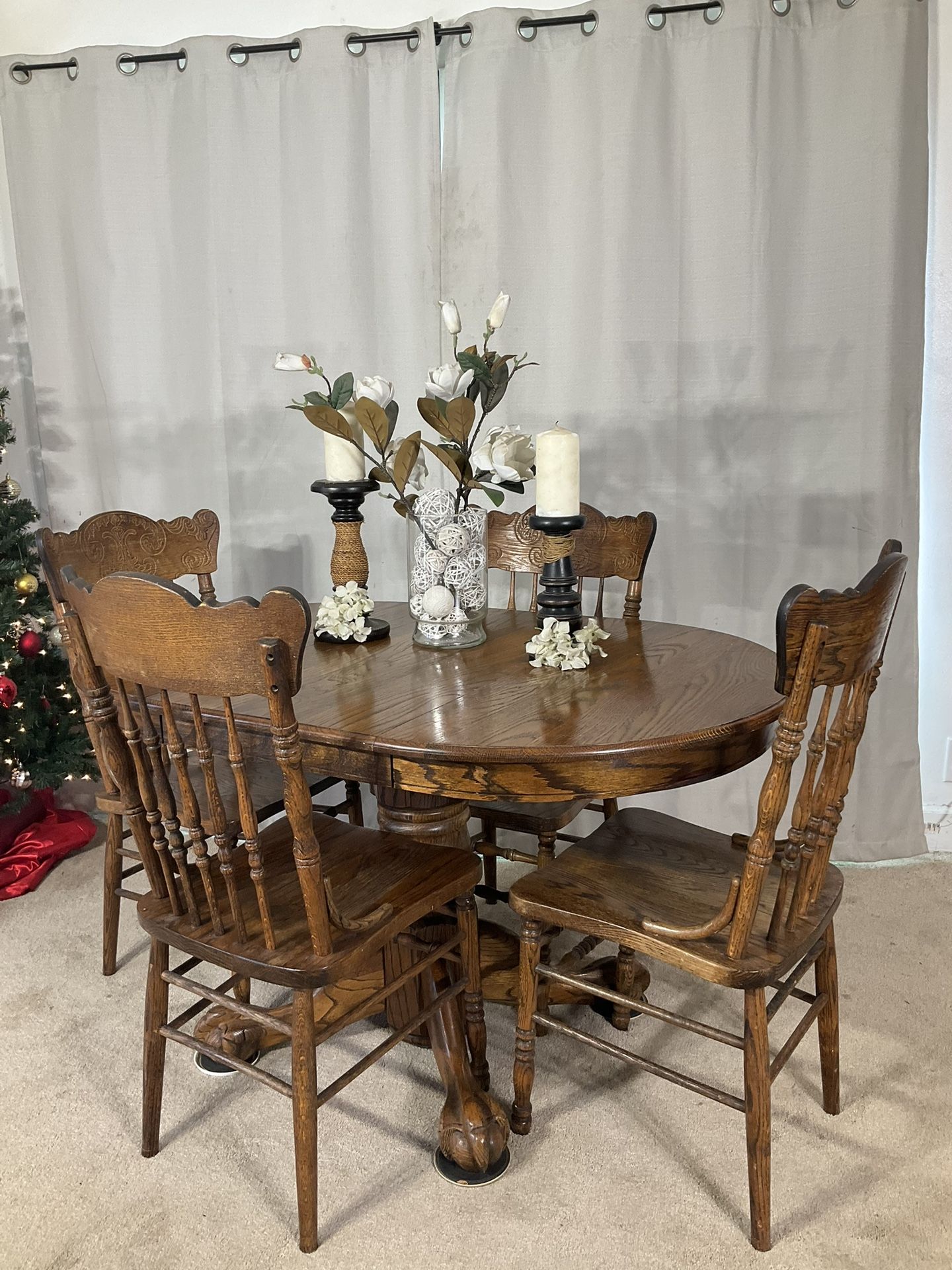 Extendable Oak Pedestal Dining Table & 4 Pressed Back Chairs PERFECT FOR APARTMENT!
