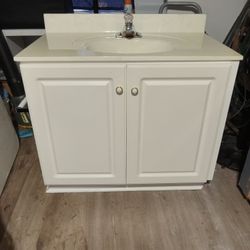 Bathroom Vanity With Sink In Great Condition Cash Only Size 3ft Long 32 Tall 22 Wide