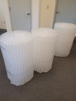 Bubble cushion wrap roll 3 feet by 11 feet long each roll has 33 foot rolls in them