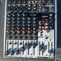 Behringer Xenyx X1204USB USB Mixer with Effects