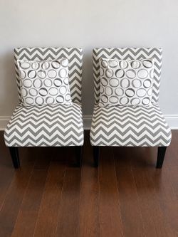 Set of 2 accent chairs