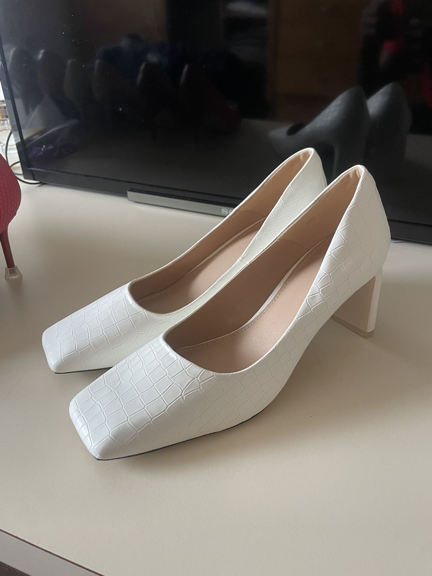 Womens White Heel Size 9.5
