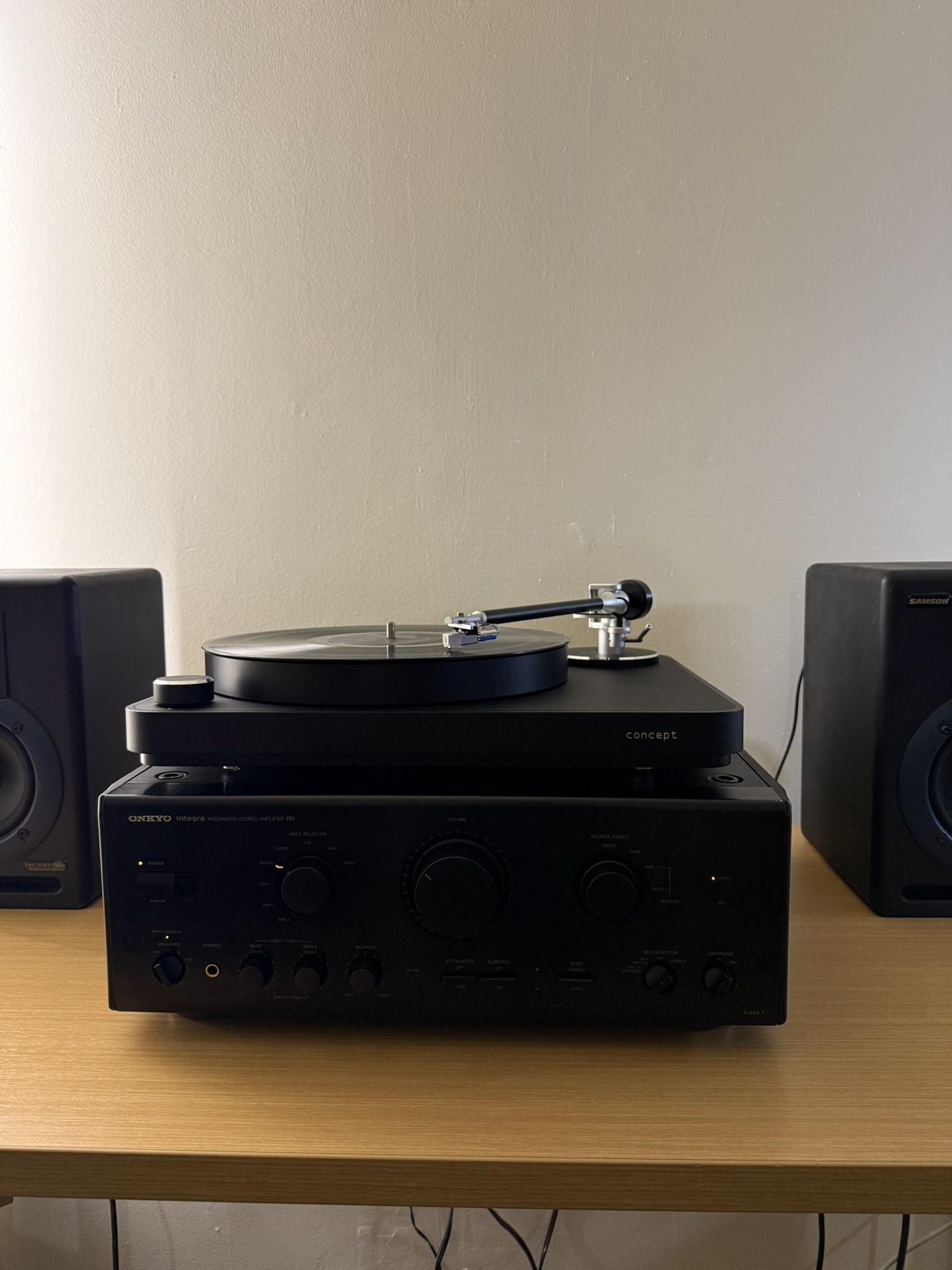 Clearaudio Concept Turntable (Brand New) + Onkyo Integra A-809 Stereo Amplifier