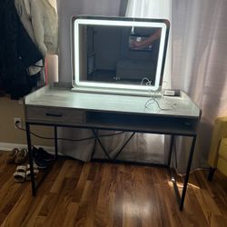 Desk/vanity