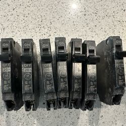 GE Q-Line Circuit Breakers 