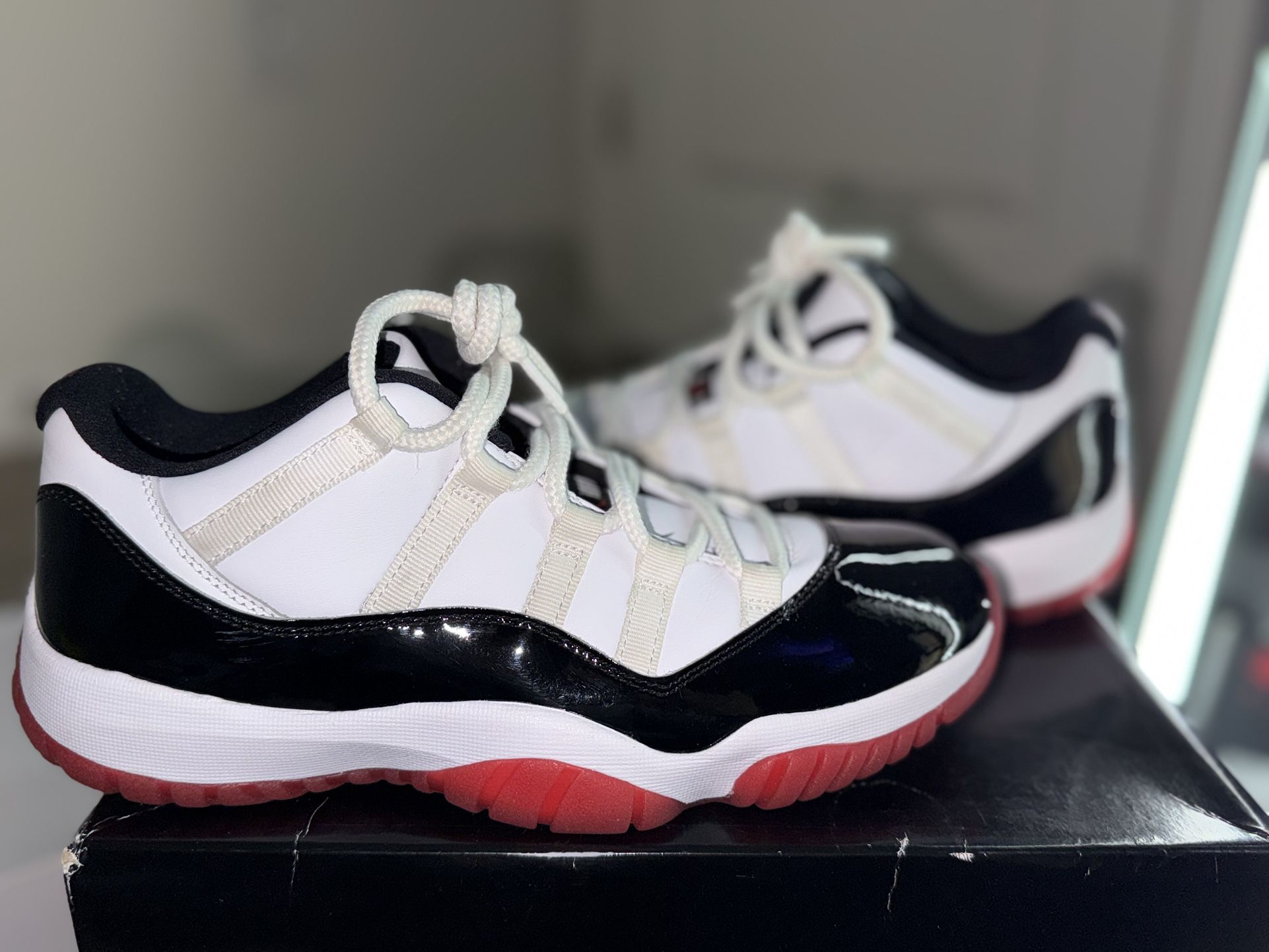 Jordan 11 Retro Low Concord Bred