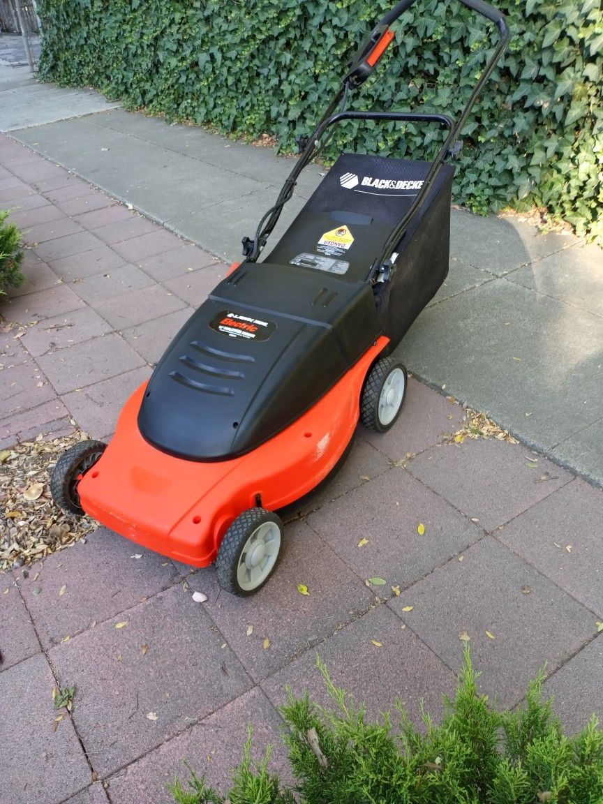 Black and Decker 19” Electric Mulching Lawn Mower for Sale in Peoria, AZ -  OfferUp