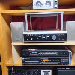 Vintage Realistic Amplifier 