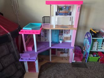 Barbie Dreamhouse 3-Story Dollhouse Playset