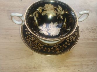 WEDGWOOD BONE CHINA ENGLAND  TONQUIN CUP/SAUCER