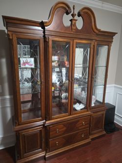 Beautiful Solid Wood Cherry China Cabinet / Hutch – Lighted Display