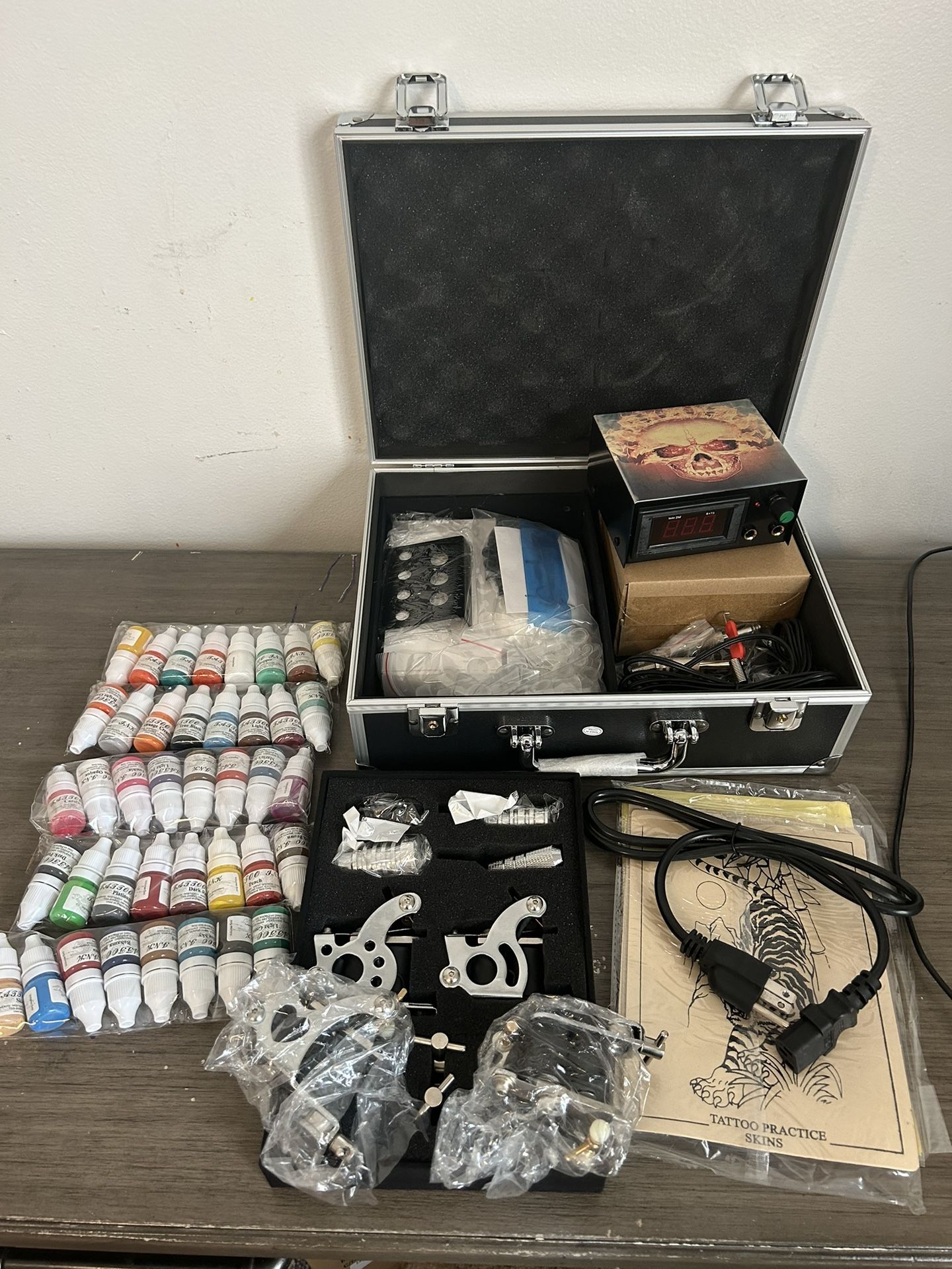 Brand new 4 tattoo machine kit with ink for $90
