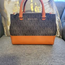 Michael Kors Purse With Straps