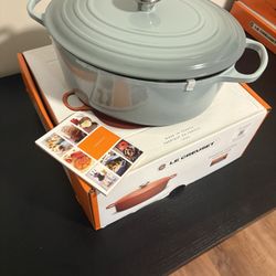 Le Creuset Signature 8qt Oval Dutch Oven – Sea Salt – Brand New / Hard to Find 