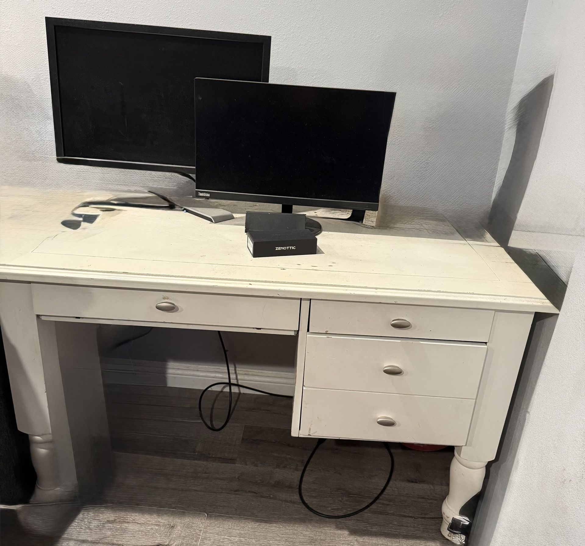 Free Desk