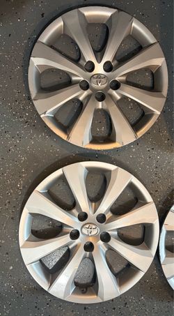 Toyota Hubcaps Wheel Covers Set 16 inches. Will fit any Toyota Vehicle 2021-2025
